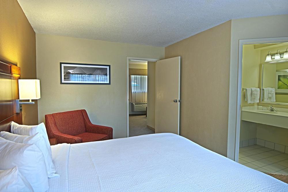 Courtyard By Marriott Orlando Lake Buena Vista At Vista Centre Exterior foto
