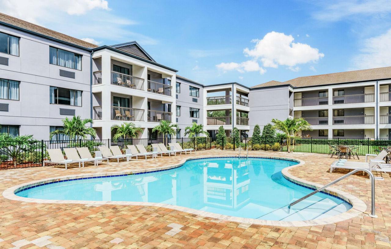 Courtyard By Marriott Orlando Lake Buena Vista At Vista Centre Exterior foto