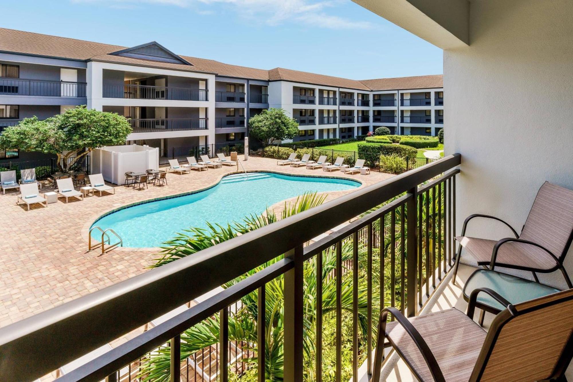 Courtyard By Marriott Orlando Lake Buena Vista At Vista Centre Exterior foto