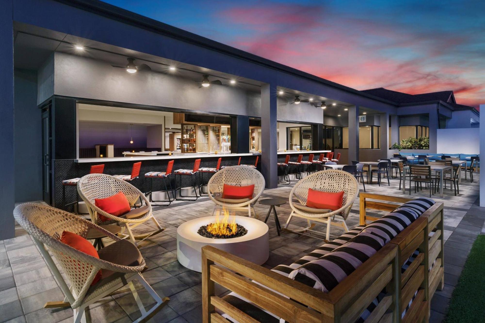 Courtyard By Marriott Orlando Lake Buena Vista At Vista Centre Exterior foto