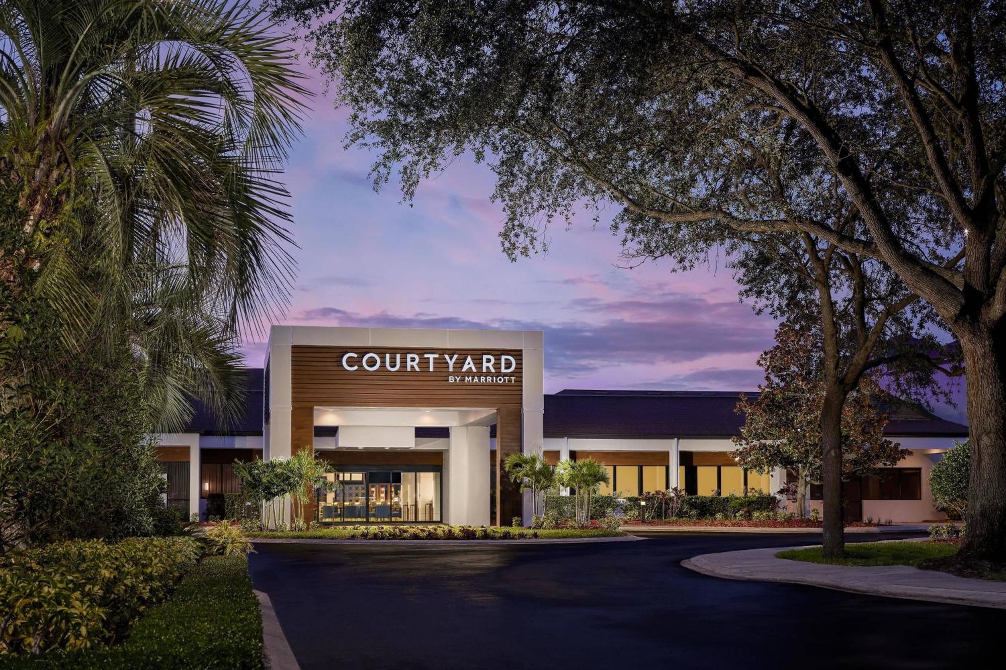 Courtyard By Marriott Orlando Lake Buena Vista At Vista Centre Exterior foto